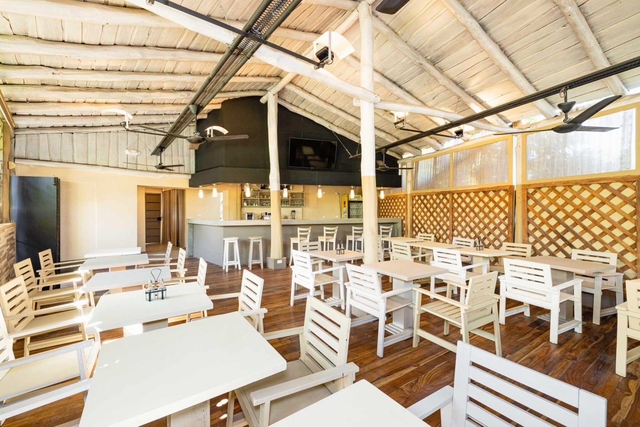 Punto Tranquilo Restaurant – Turnkey Investment & Culinary Gem in Huacas!