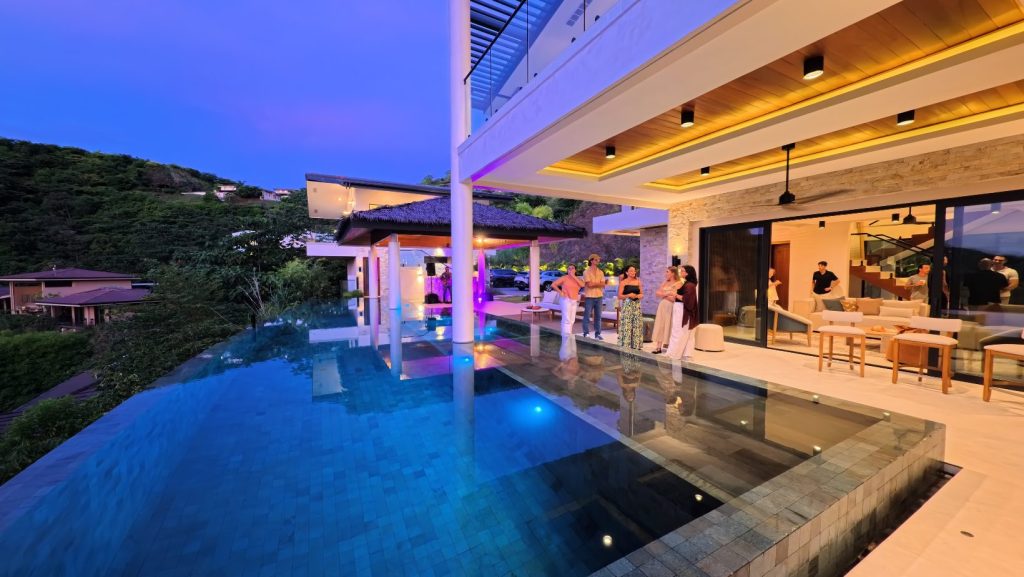 Luxurious villa with stunning pool view